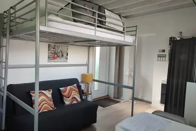 Image de Studio meublé 1 pièce entièrement équipé sans cloisons séparatives