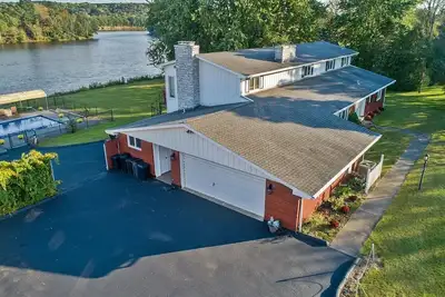 Image de Summer Saratoga Openings! 9 Total Beds Waterfront, Pool, Fish, Golf ->Track Town