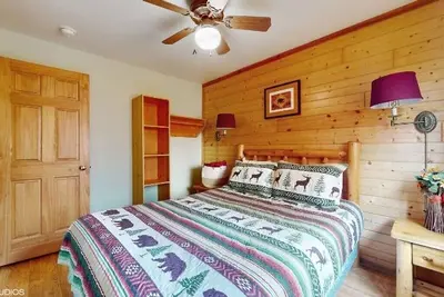 Image de Cozy Family Friendly Blue Cabin Unit B