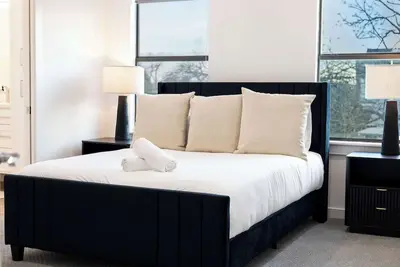 Image de Dallas 6br | Game Room + Yard | Sleeps 16