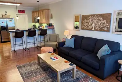 Image de Comfy & convenient 2-bedroom condo close to campus