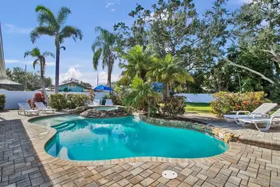 Image de Tropical Getaway • Lagoon Pool, Spa & Big Yard