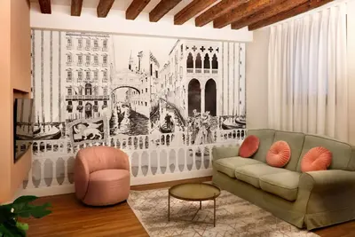 Image de Address: Calle del Forno, 3776 - CastelloGoogle maps' position : https://maps. app. goo. gl/8ZB3pERQmRtSMLuj6The apartment is located on the ground floor, completely restored and finely furnished, consisting of two bedrooms (one double and one with two