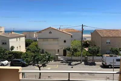 Image de Appartement rénové Narbonne, à 100m de la plage, avec terrasse et parking privé, climatisation incluse