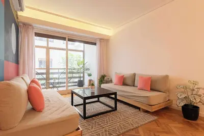 Image de Mot Rentals + Large 4 Bd apartment in the heart of Recoleta!