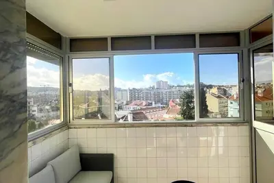 Image de Sunny view from the top floor in charming Benfica