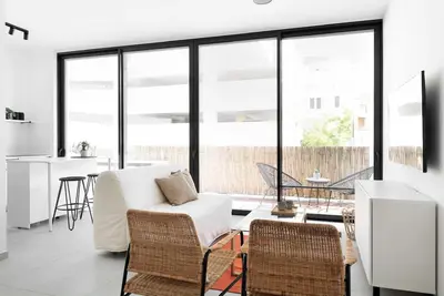 Image de #Beachfront 2br w/Terrace in Tlv | By SweetyGuest