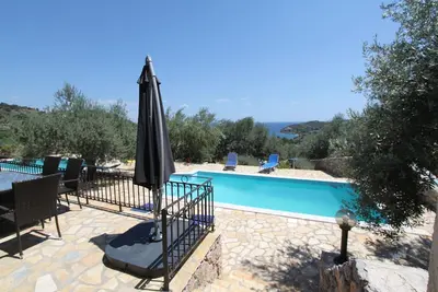 Image de Villa vue sur mer Péloponnèse au cœur des oliviers