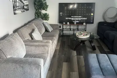 Image de Soothing 2-bedroom house with Ac in charming 3 mins from Dearborn Hts