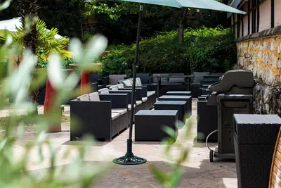 Image de Maison avec piscine & jardin - proche centre-ville