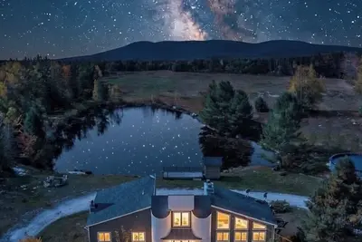 Image de Lakefront 9br Retreat - Hot Tub + Game room + Sleeps 15