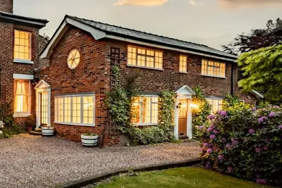 Image de Contained Fun Garden, Lymm Gem Quaint Cosy Guest House with Private Parking