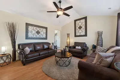 Image de Location! Walk to Camp North End• Minutes To Uptown, MusicFactory, Stadiums&Noda