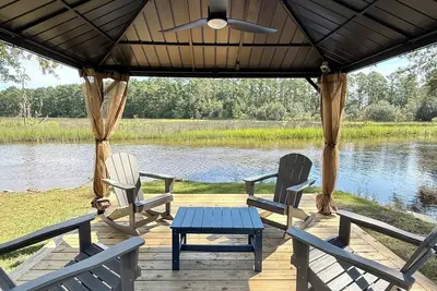 Image de 'Estrella Blue' relaxing retreat on the marsh!