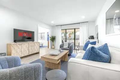 Image de Resort-Style 3br Lux Condo w/ Golf & Water Views | Golf, Tennis, Pickleball & Outdoor Living