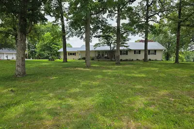 Image de Spacious 4-bedroom house with a pool and big yard! Golf course 1 mile away