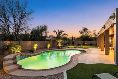 Image de New-Private Heated Pool, Putting Green, Pool Table, Near Spring Training & Golf