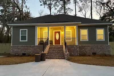 Image de Bbq Grill and Pool Table