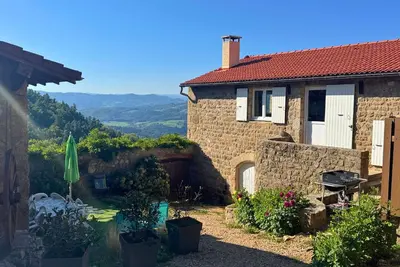 Image de Gite familiale en Ardèche Verte. Billard, pétanque, grand espace