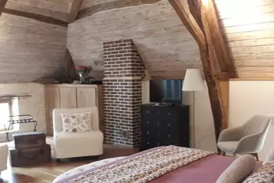 Image de Chambre d’hôtes « Chambre Familiale Romarin » avec terrasse partagée, jardin et Wi-Fi