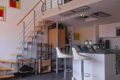 Image de Duplex avec balcon et parking. Centre ville, proche du canal Royal et de la gare