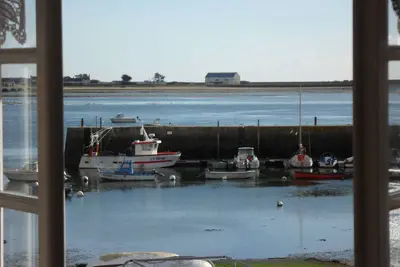 Image de Appartement en face d'un petit port de pêche