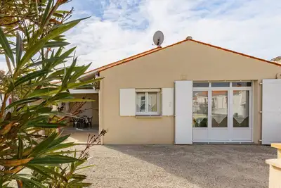 Image de Maison de vacances agréable avec terrasse privée et jardin privatif