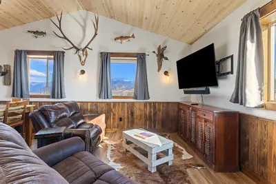 Image de Grizzly Suite at Caspari Lodge: Mountain Views in the Heart of Paradise