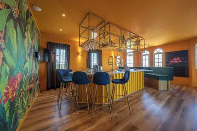 Image de The Ambassador | The Colorful Escape