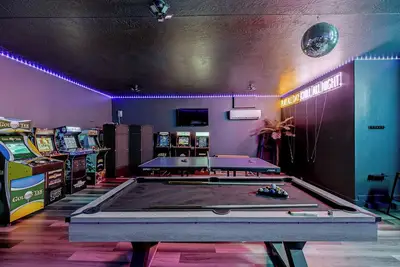 Image de Sauna · Cold Plunge · Game Room · Heated Pool · Mini Golf