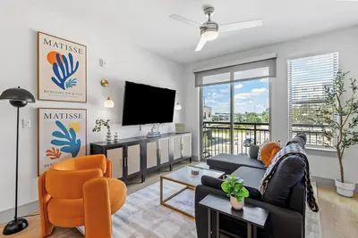 Image de Luxury King 1bd suite w Pool/Gym/Ac/Office & Parking