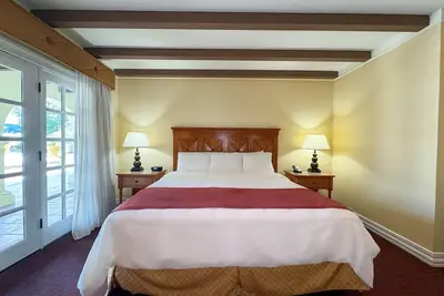 Image de Refined Riverside Retreat with 2 Outdoor Pools, Hot Tub & Bar by the Rio Grande