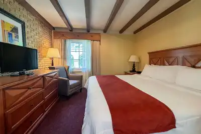 Image de 2 Stylish King Suite with 2 Outdoor Pools, Hot Tub & Bar Near Rio Grande Walks