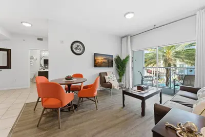 Image de Orlando Getaway with Pool View Balcony