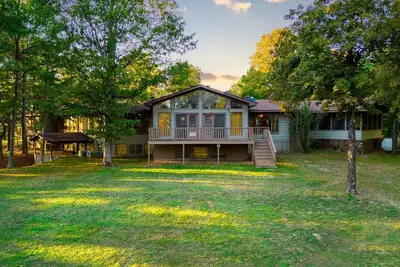 Image de The Lodge offers  stunning 360° views oc the Ozark Mountains!