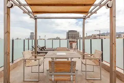 Image de Intimate rooftop terrace with Jacuzzi, barbecue and 360º views of Barcelona.