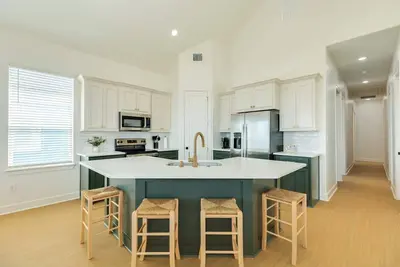 Freeport Beach House: Stunning Views, Private Beach Access!