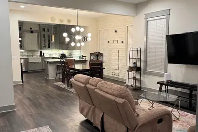 Image de Rocket City Modern Retreat