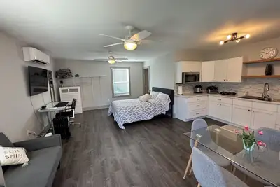 Image de Peaceful 1-bedroom studio in charming Huntsville