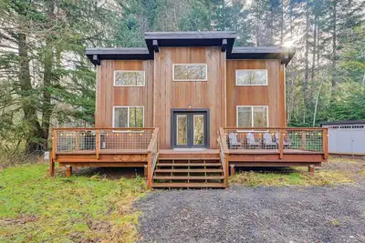 Image de 5 Mi to Mt Rainier Nat'l Park: Gem w/ Lake Access