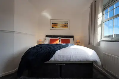 Image de Perfect for Contractors + Families + Free Parking!