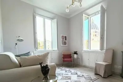 Image de Casa Cavalleggeri by St. Peter's Square