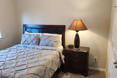 Image de Peaceful two bedroom home for families looking for a comfortable space to stay.