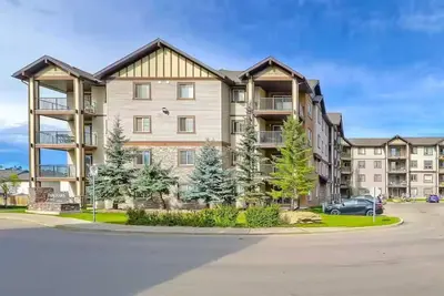 Image de Top Floor Corner Condo