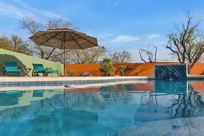 Image de Lush and Private Mini-resort on 1. 2 Acres. Pool heat available. New on Vrbo!