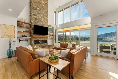 Image de Waterfront Estate: Luxury, Beach, Dock & Fire Pit