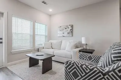 Image de Landing | Chic 2bd, Pool