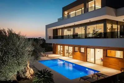 Image de Villa de luxe Old Olive V - piscine privée chauffée, jacuzzi, sauna et plus, pour 11 personnes.