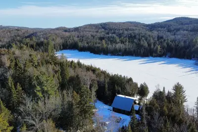 Chalet la Montée: bord de lac et spa