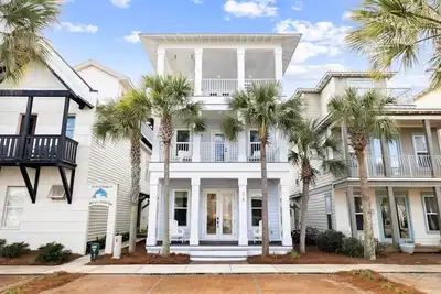 Image de New in Seacrest! Easy Walk to Beach + Pool! 4 Bikes!
